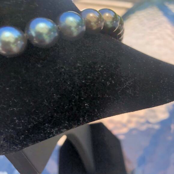 Vintage Women's Black Faux Pearl Necklace with Interspersed Dark Fabric Bows - Picture 4 of 6